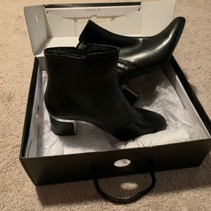 NWT DKNY black boots